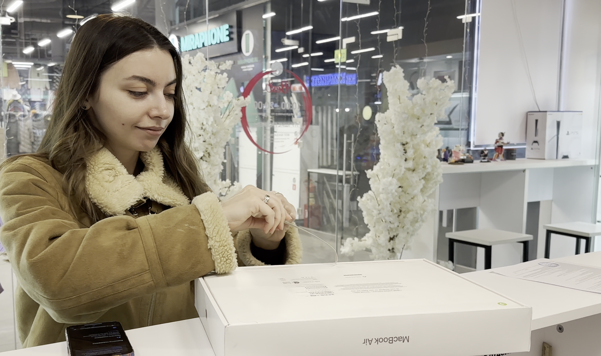 Покупка нового MacBook Air 2025 г. м4 в нашем магазине.