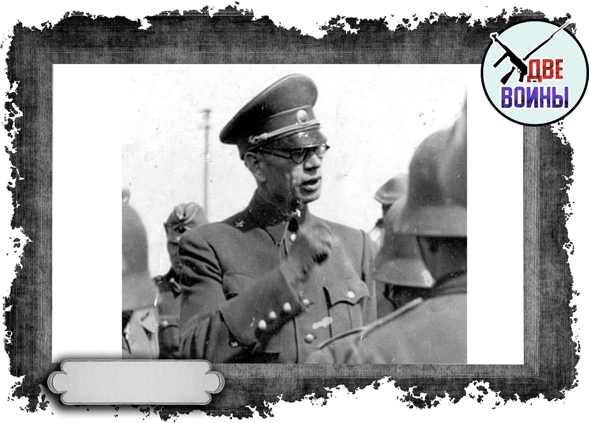 Предатель разглагольствует перед солдатами РОА. Фото в свободном доступе.