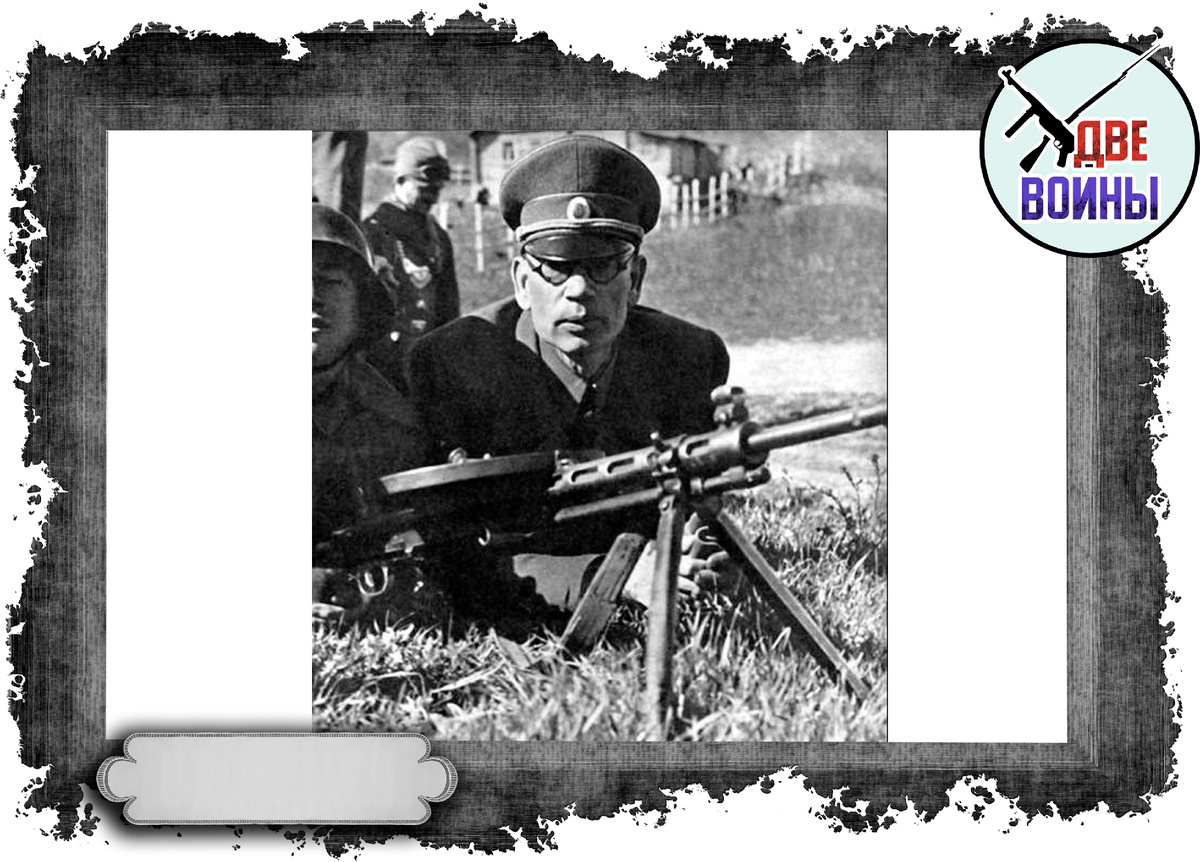 Власов на полигоне подготовки коллаборационистов РОА. Фото в свободном доступе.