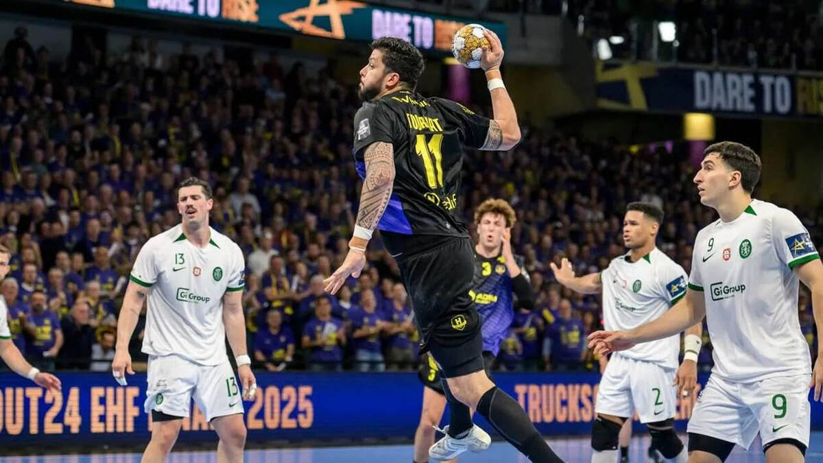    В атаке француз Николя Турна