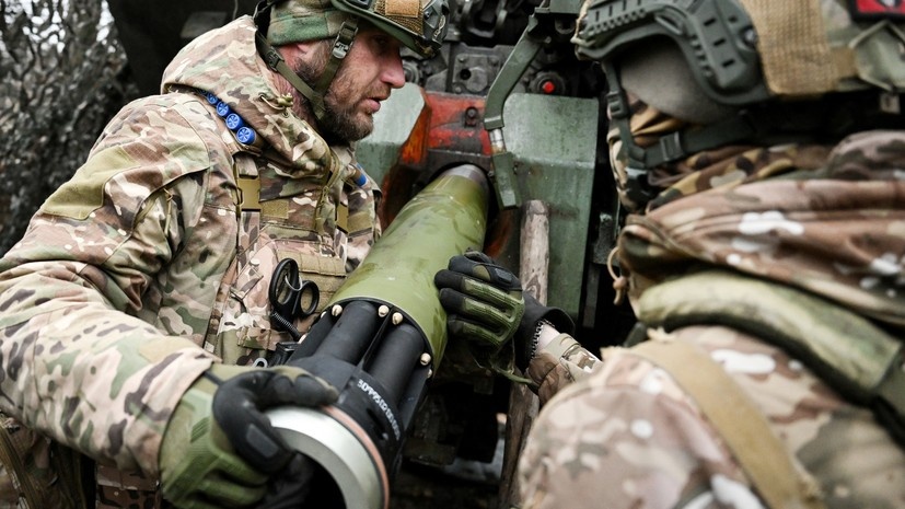     Российские артиллеристы готовятся к стрельбе высокоточными снарядами «Краснополь» из гаубицы «Мста-Б» по позициям ВСУ на Красноармейском направлении СВО РИА Новости Станислав Красильников