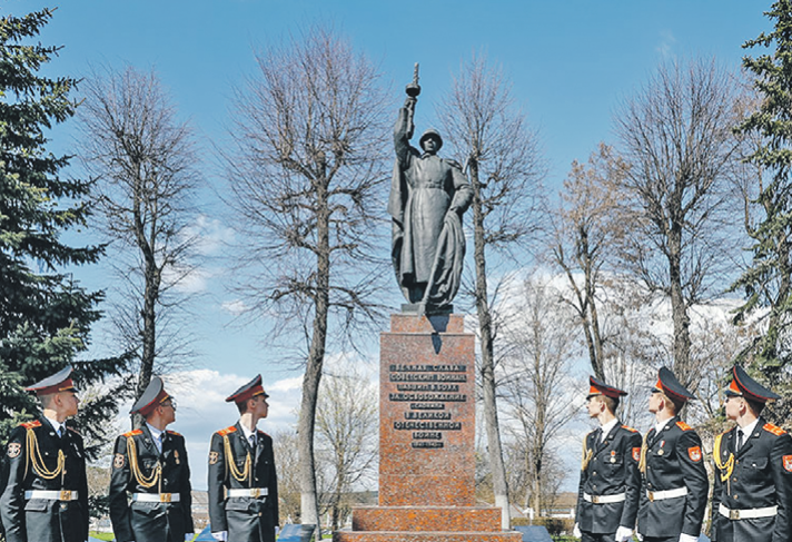В СГ почитание павших окружено красивыми ритуалами. Фото: Алексей БИБИКОВ/ИД «Беларусь сегодня»