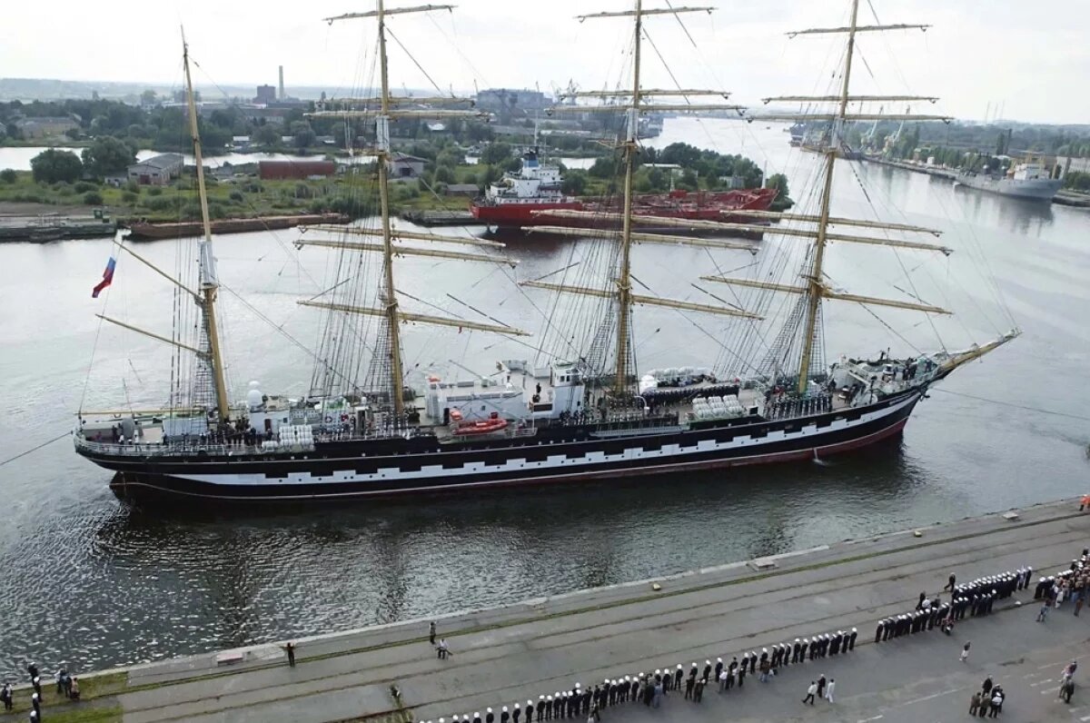    Барк «Крузенштерн» был передан СССР в рамках репараций.