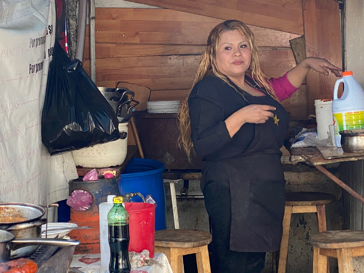 Мексиканская женщина хочет быть блондинкой