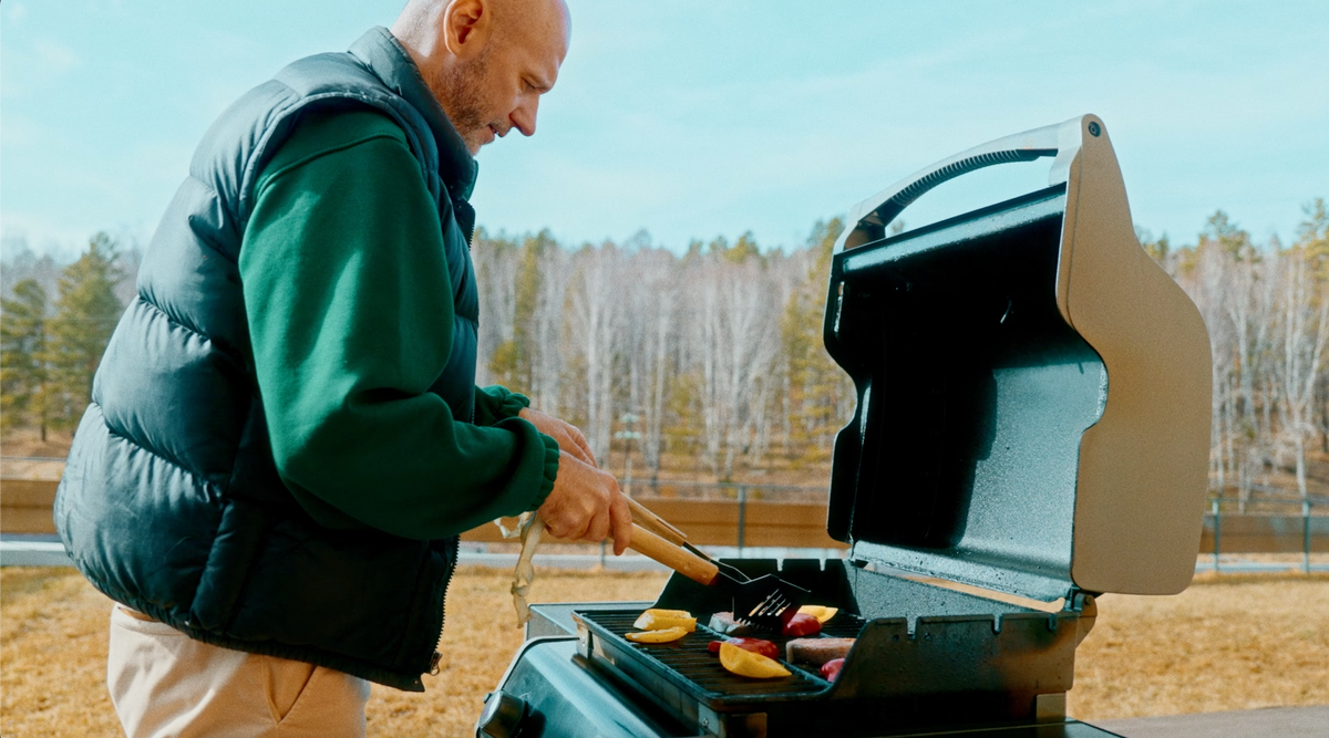Приготовить еду на гриле для нас уже давно не событие, которое требует подготовки и выезда на природу. Пара шагов и ты на террасе