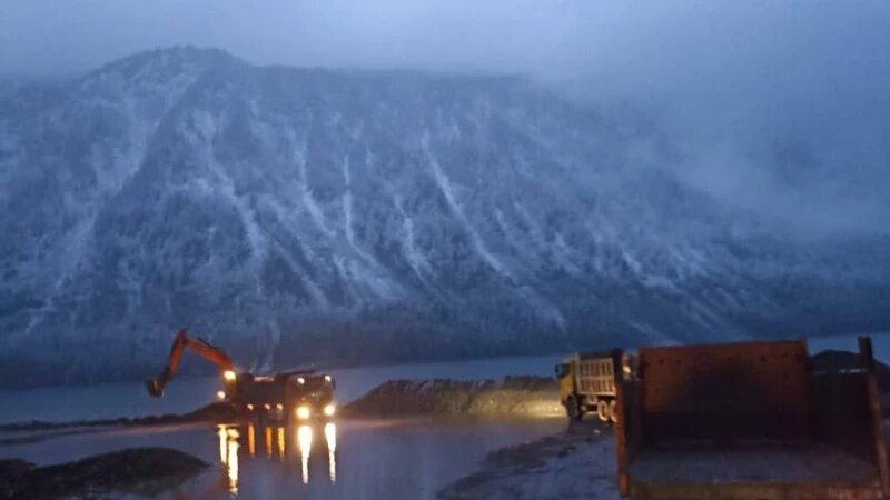     Незаконно разрыли берег Телецкого озера в Республике Алтай «Наш Алтай»