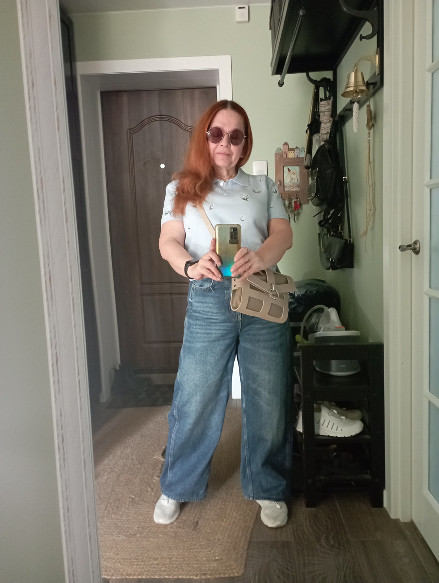 Похолодало, можно надеть новую кофточку.Кажется лёгкой, на самом деле - тёплая, даром, что рукав короткий. . 