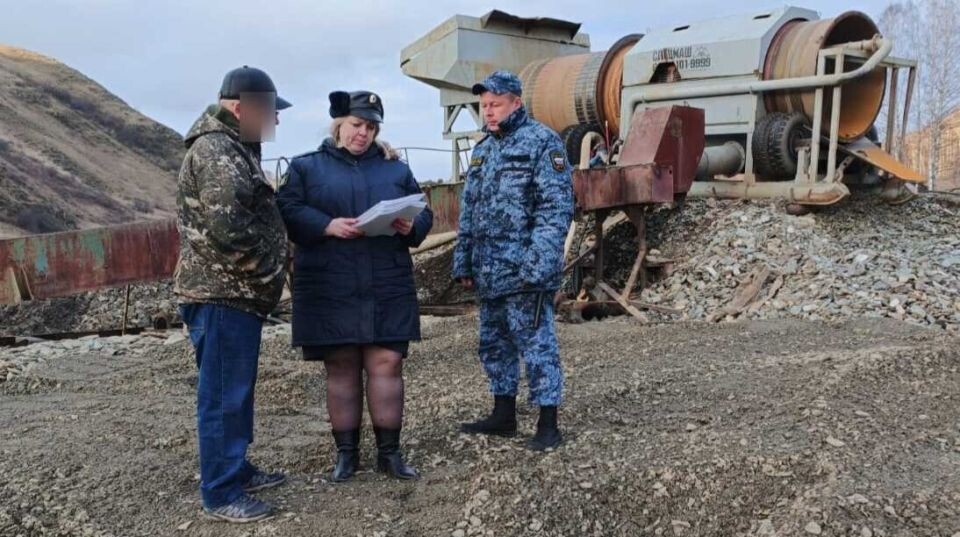    Судебные приставы в Солонешенском округе. Источник: Пресс-служба ГУФССП России по Алтайскому краю