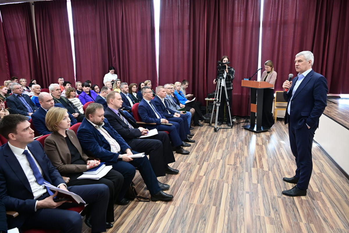    Артур Парфенчиков на встрече с населением Сегежского округа. Фото: «Республика» / Сергей Юдин