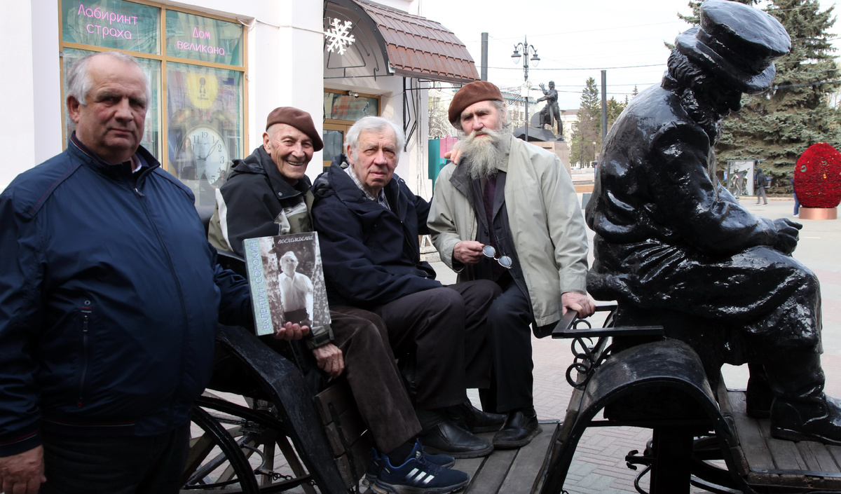 Слева направо: Сергей Алабжин, Кирилл Шишов, Алексей Казаков и Василий Соловьёв.