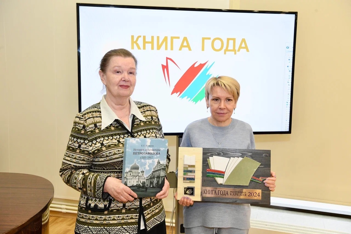    Елена Ициксон и издатель. Фото: "Республика"/ Оксана Кудряшова