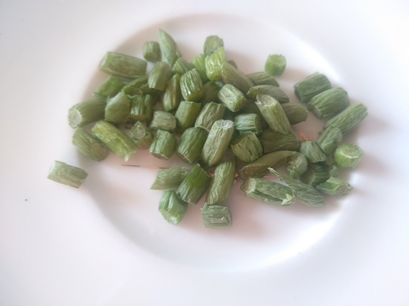 Нарезанные чесночные стрелки после заморозки