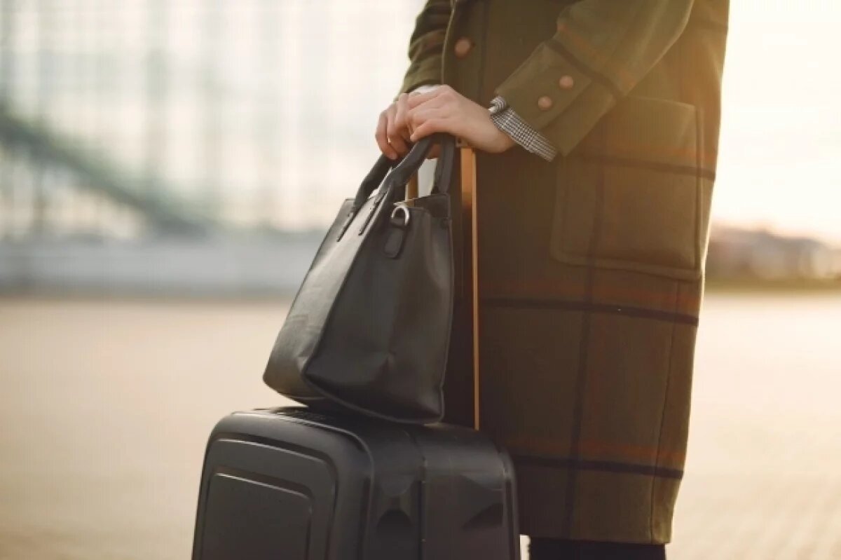    Стало известно, сколько омичей ограничены в выезде за границу