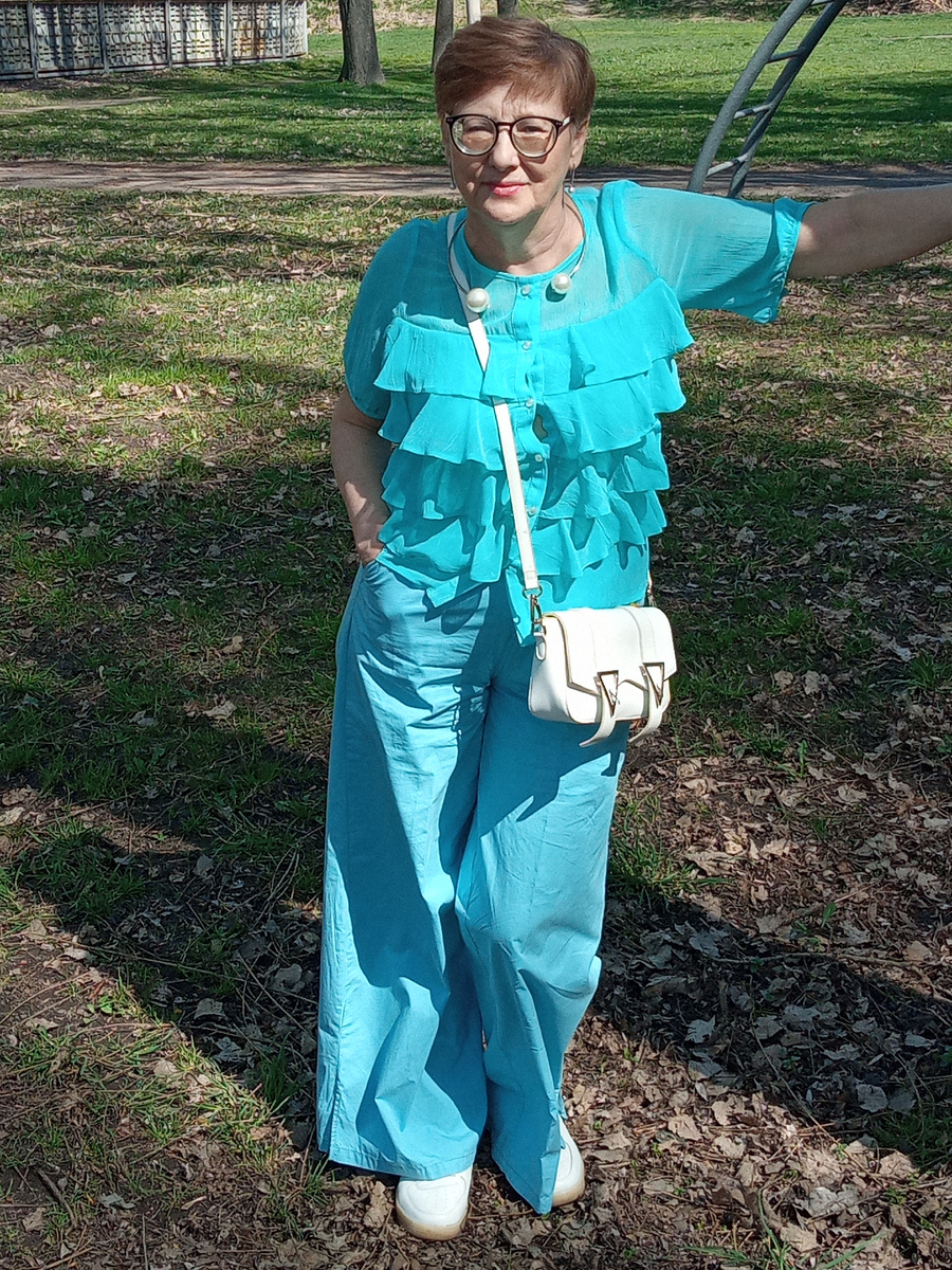 брючки хлопковые, поэтому примялись.