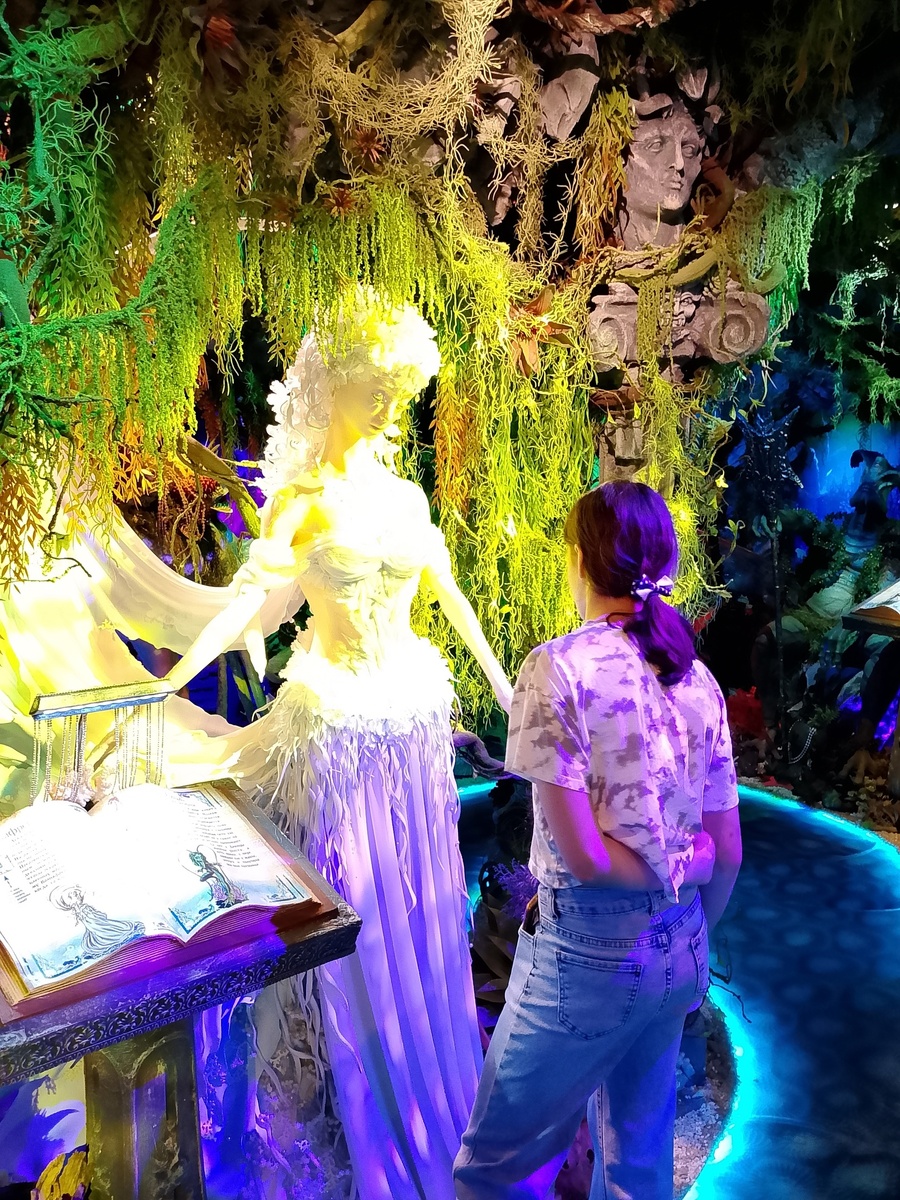 Моя добрая спутница рассматривает Фею