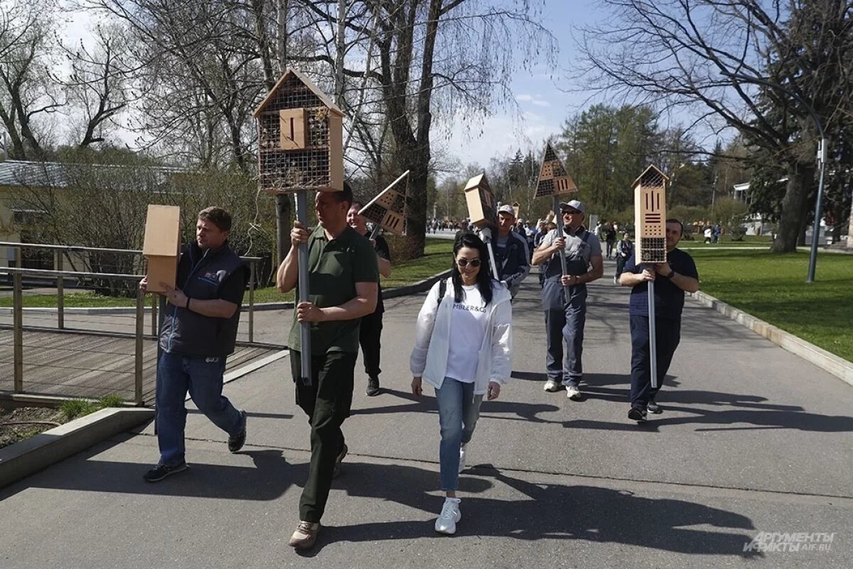    Всё тайное оттаяло.