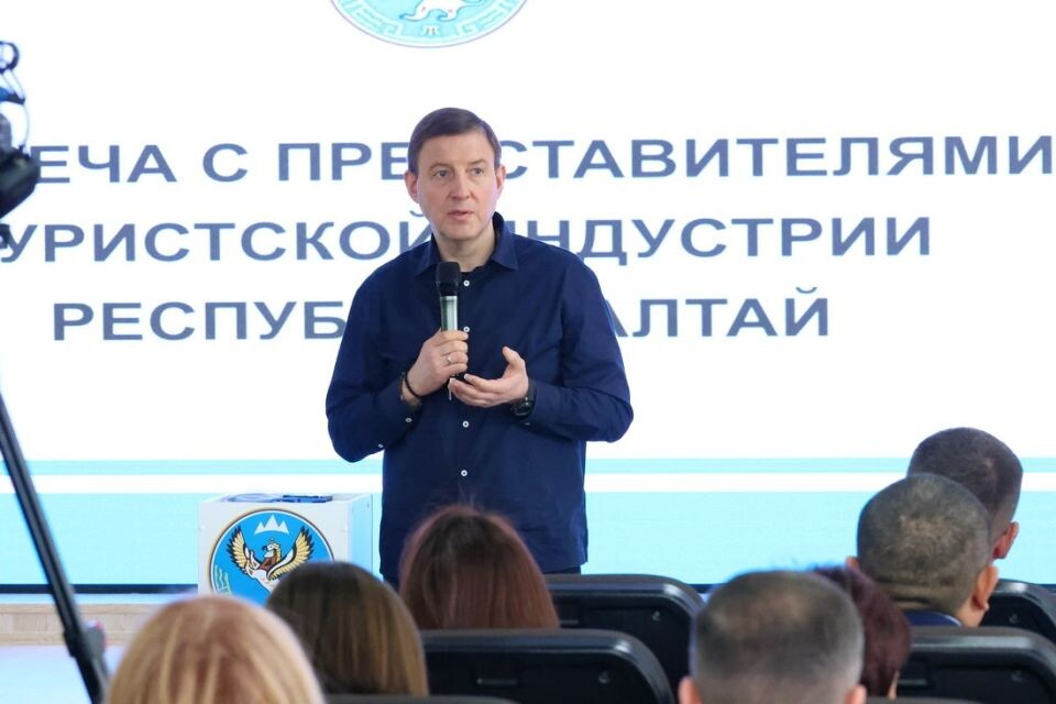    Андрей Турчак на встрече с представителями туриндустрии Республики Алтай. Источник: пресс-служба правительства Республики Алтай
