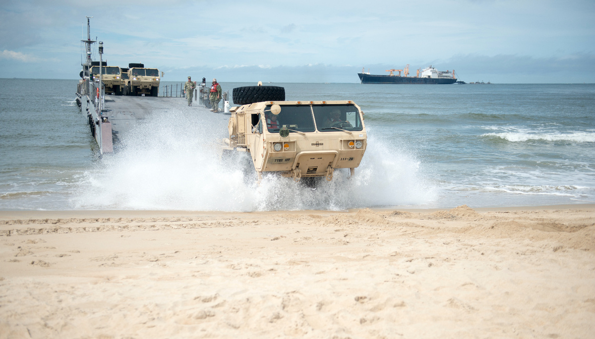 US Navy\Navy Office of Information\Global Look Press