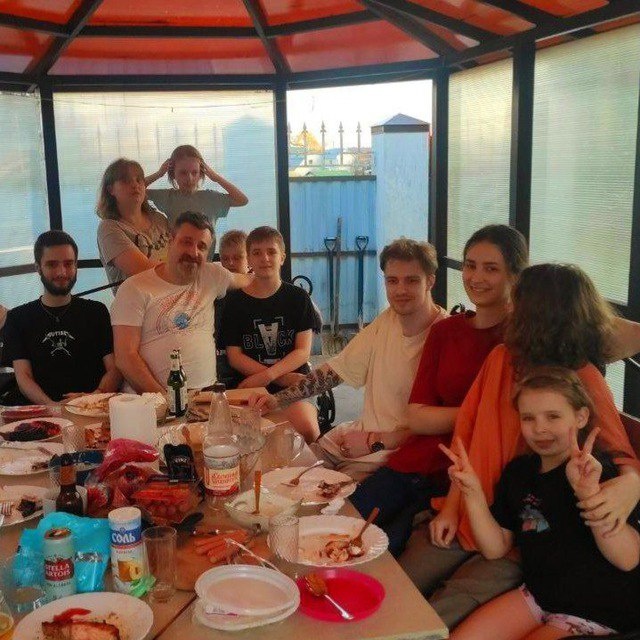 Вся семья в сборе. В гостях у друзей