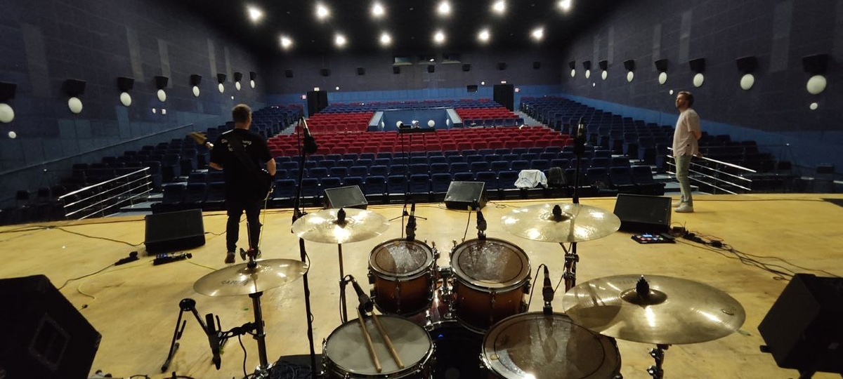 Саундчек перед концертом в ДК Руслан