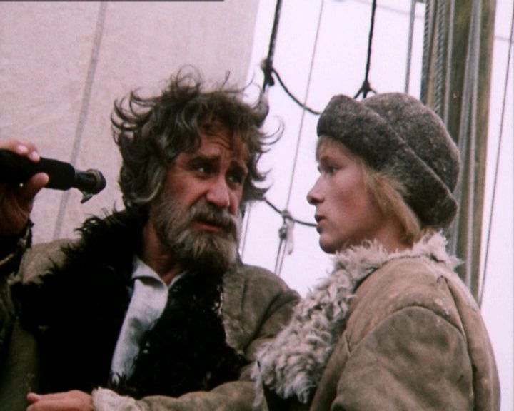 Михаил Васильевич Ломоносов — один из самых выдающихся русских ученых, просветителей и поэтов. Его имя знакомо каждому со школьной скамьи: крестьянский сын, который пешком пришел в Москву, чтобы учиться, а в итоге стал академиком, основателем Московского университета и человеком, чьи открытия опередили время.