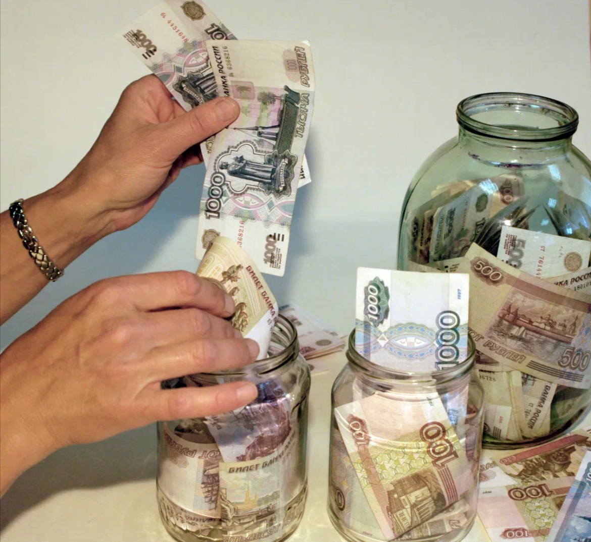 Помимо приходов на карту, если пользуетесь наличкой, поставьте дома копилку, скидывайте туда все, что меньше 500₽. Мелочь и бумажные.