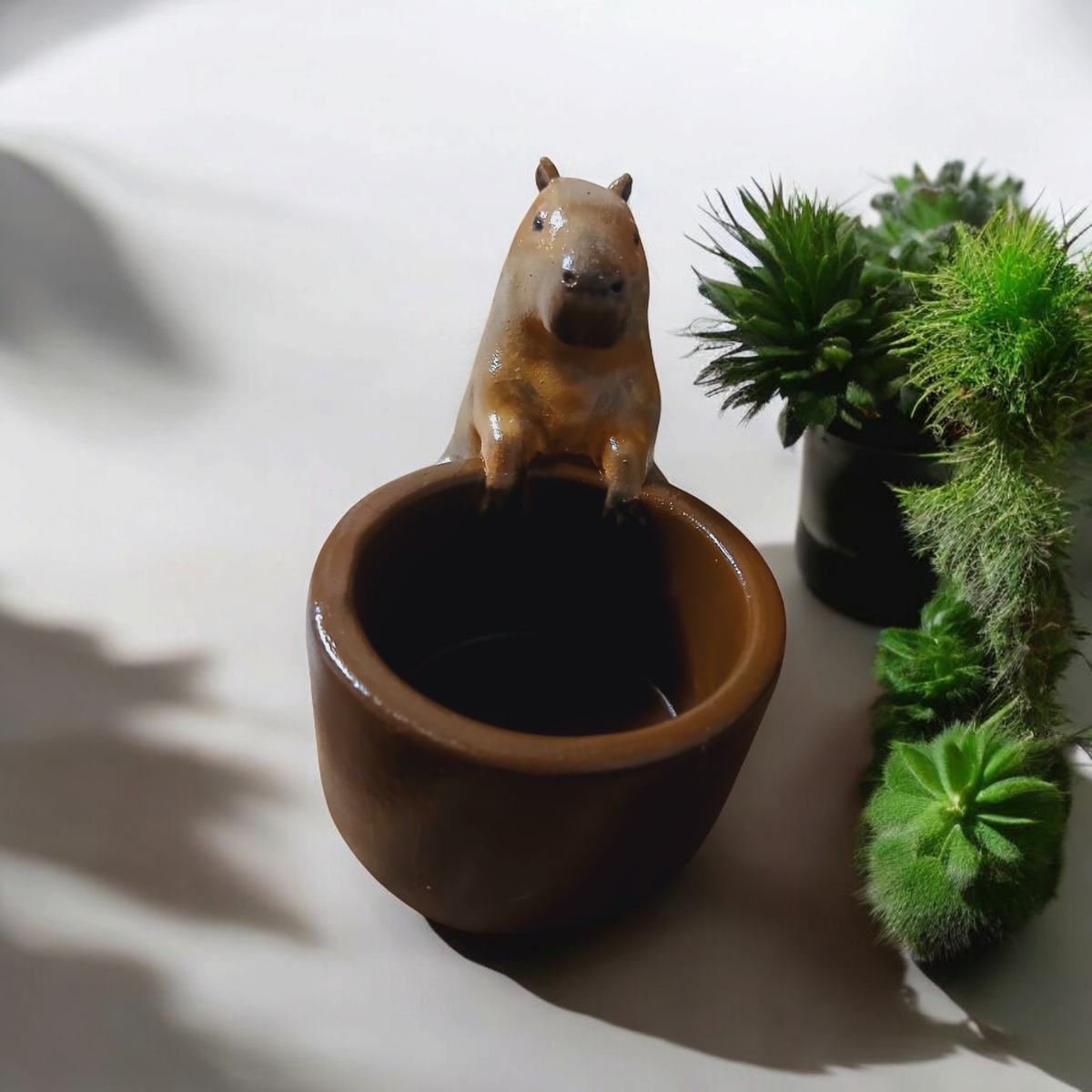 Моё кашпо, которое я росписывала 2 часа)