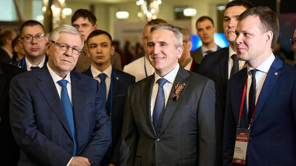 Александр Моор (в центре).📷Фото: Правительство Тюменской области