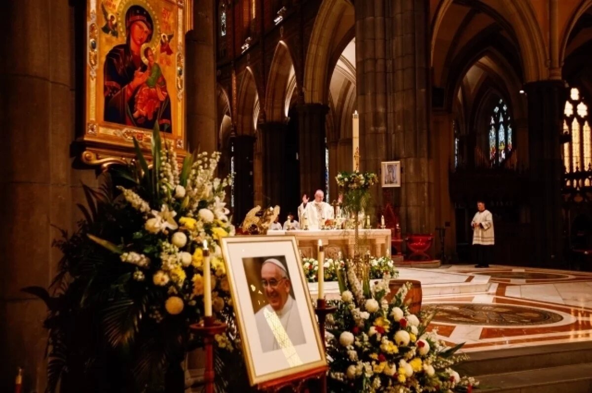    Врач Кондрахин объяснил появление синяка на лице покойного папы римского