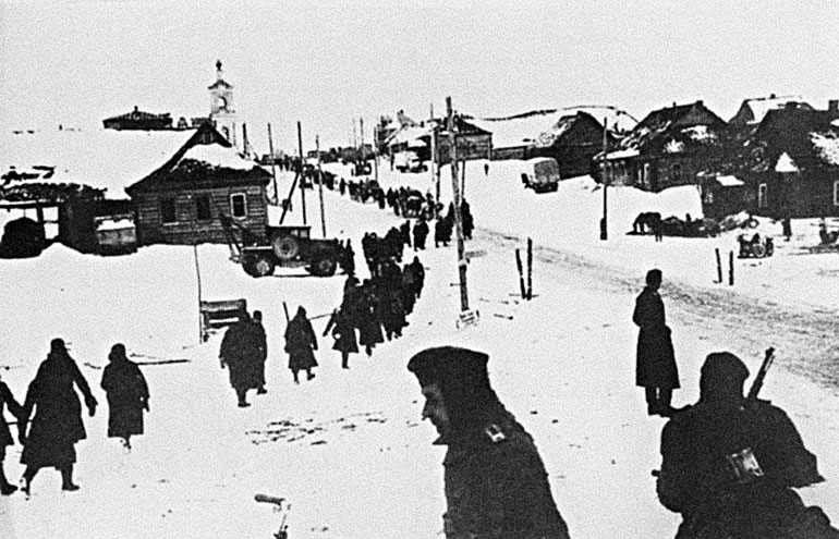Части вермахта уходят из Ржева. Март 1943 г. Фото из открытых источников.