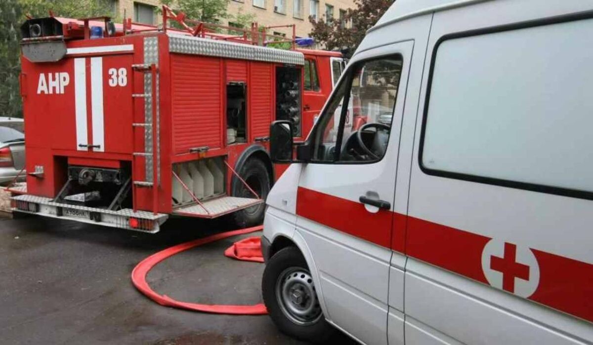     Пожарная машина и скорая помощь. Источник: ria.ru Автор фото: Алексей Никольский