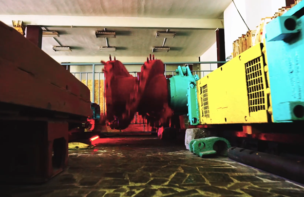 Фото очистного комбайна в учебно-научной лаборатории горных машин и рудничного транспорта