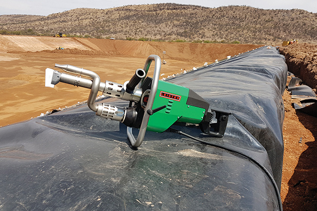 экструдер в работе