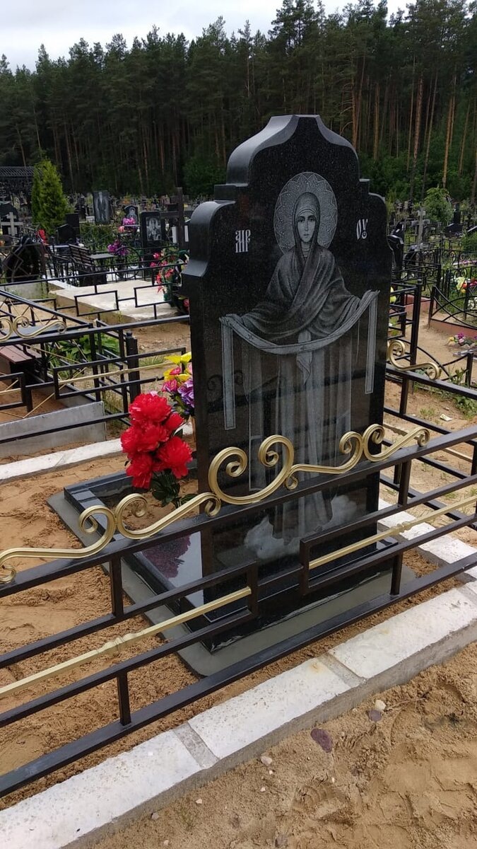 Нужна ли оградка на кладбище и как её выбрать?