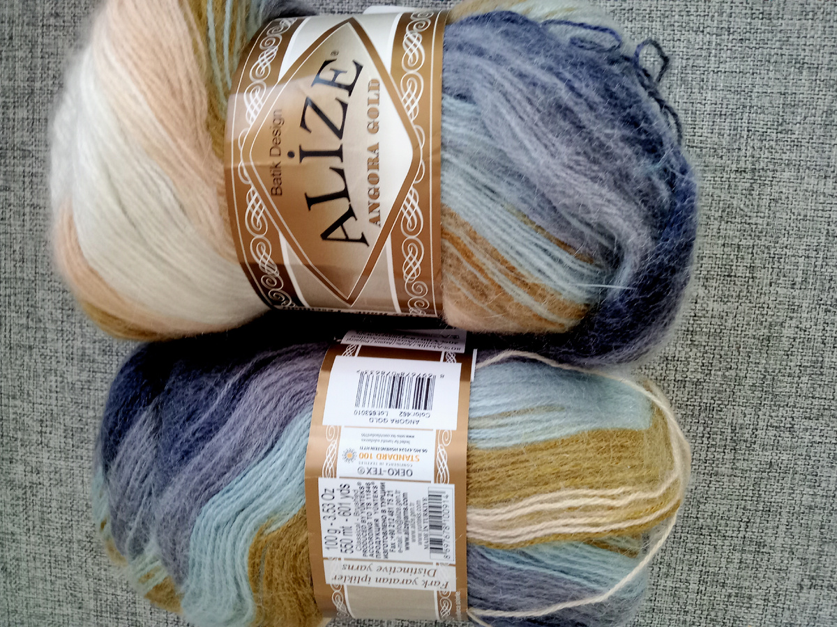 У меня ещё осталось 2 мотка такой пряжи , будущие шаль или палантин.