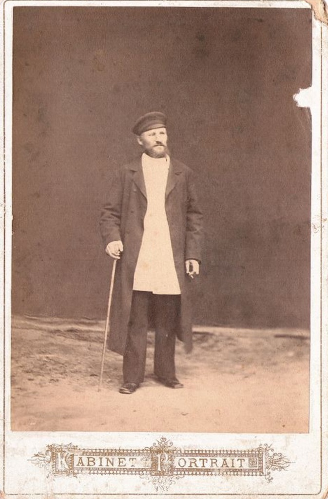 Павел Амвросиевич Затинщиков. Купец 1-ой гильдии, гласный городской думы города Верного (ныне Алматы, Казахстан).Неизвестный автор, 31 января 1882 - 31 декабря 1882
 года, г. Верный, из архива пользователя Kuznetsoff- Zatinschikoff Sergei.


