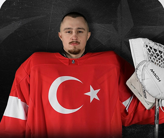 Вратарь из Твери играет за Турцию на чемпионате мира по хоккею