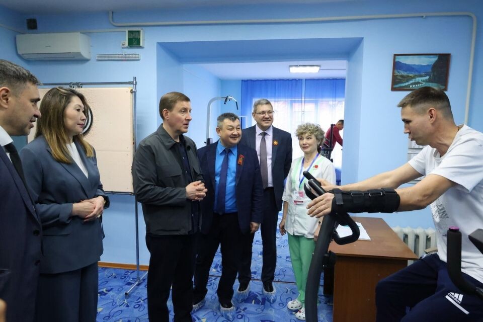    Встреча Андрея Турчака с участниками СВО, проходящими реабилитацию. Источник: altai-republic.ru