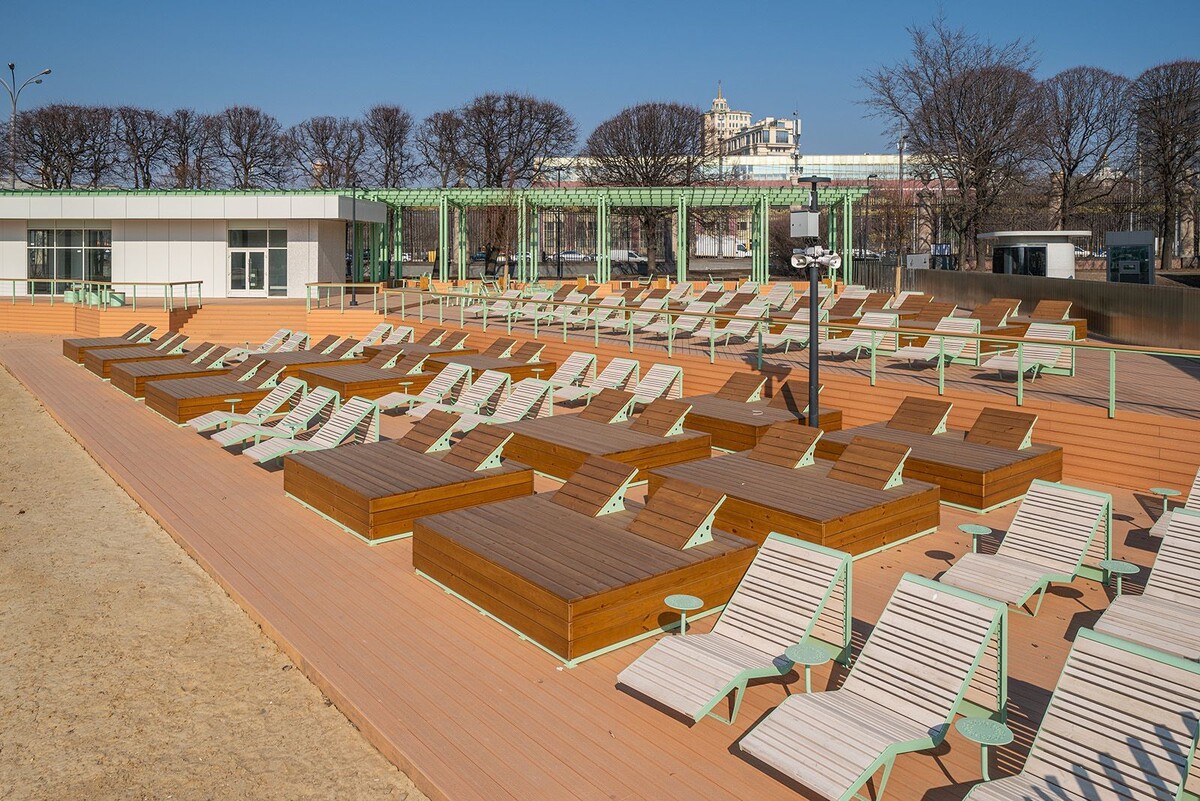    В Москве открыли новую зону для пляжного отдыха