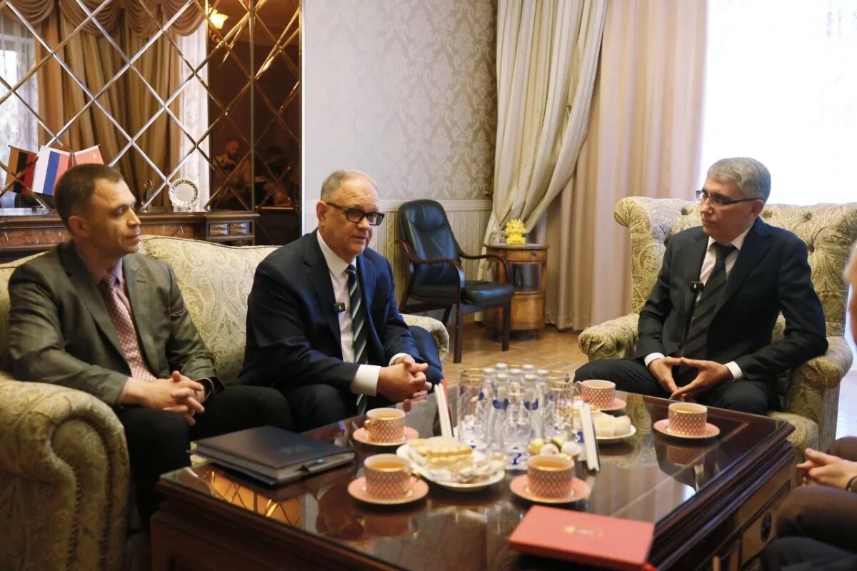    Тульский губернатор провёл встречу с торговым представителем России в Китае