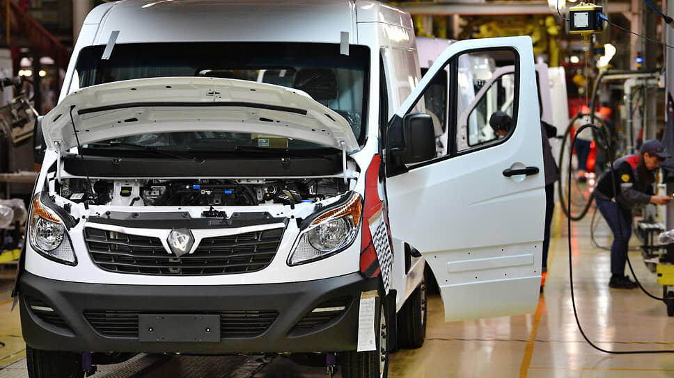 Производство автомобиля Соллерс Атлант на заводе «Соллерс Алабуга» в ноябре 2023 году.📷Фото: Антон Новодерёжкин / Коммерсантъ