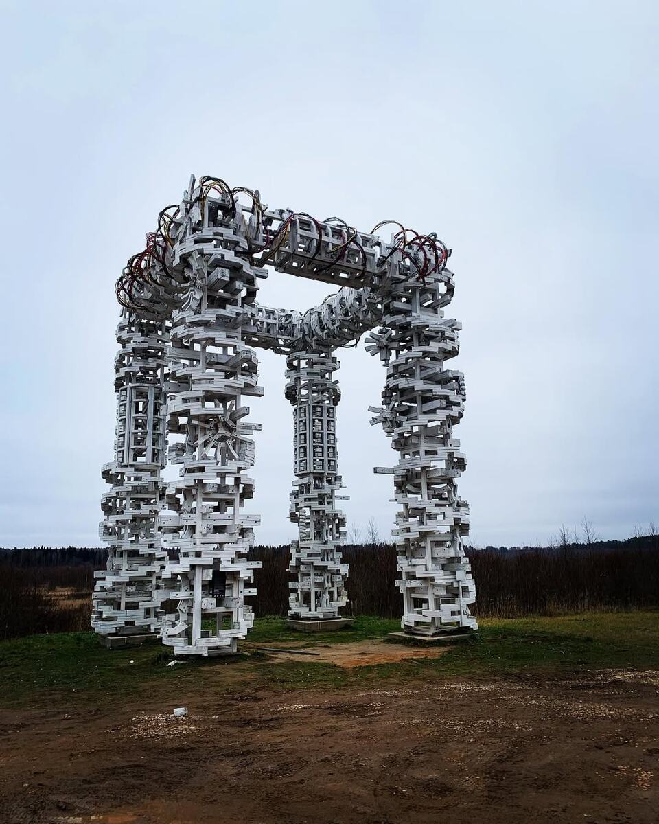 Белые ворота, арт-парк Никола-Ленивец © "Покажу Москву"