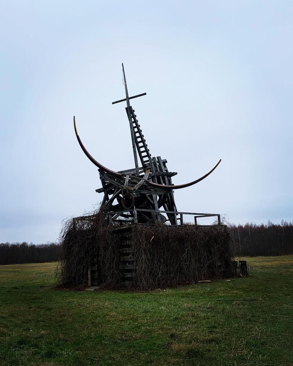 Позолоченный телец, арт-парк Никола-Ленивец © "Покажу Москву"