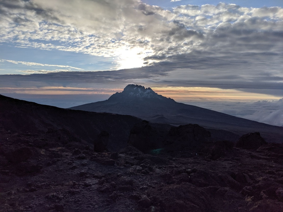 Вид на Мавензи со склона Кибо. Фото: архив Altezza Travel
