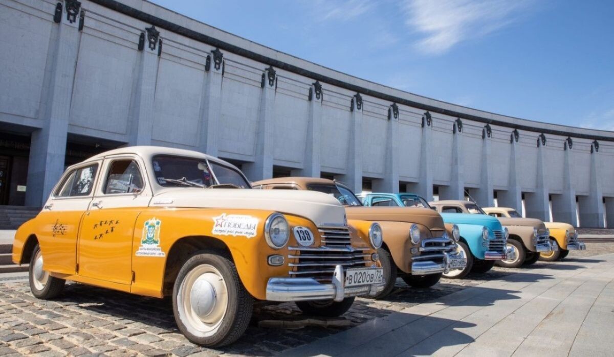     Выставка автомобилей «Победа» около Музея Победы Источник: victorymuseum.ru Автор фото: Пресс-служба Музея Победы