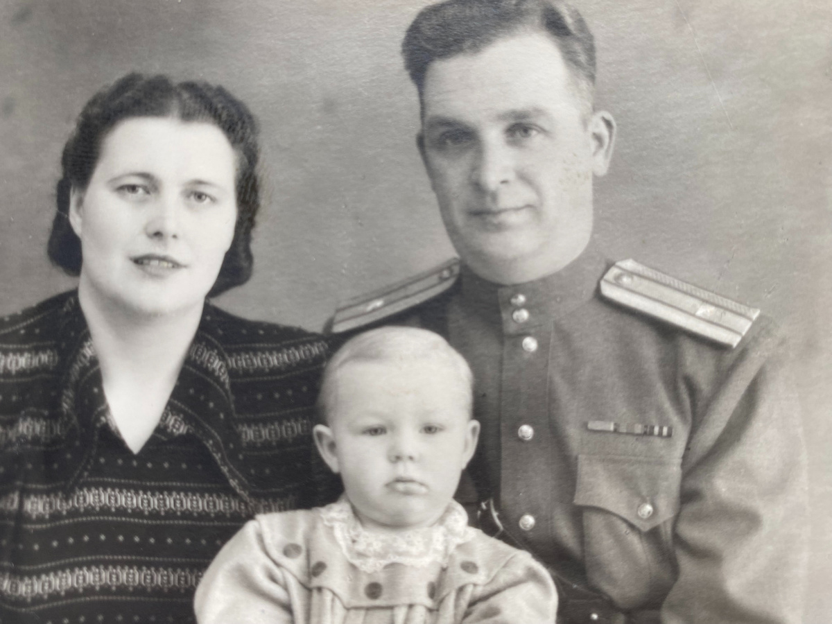 Алексей Егорович с семьей в Молдавии