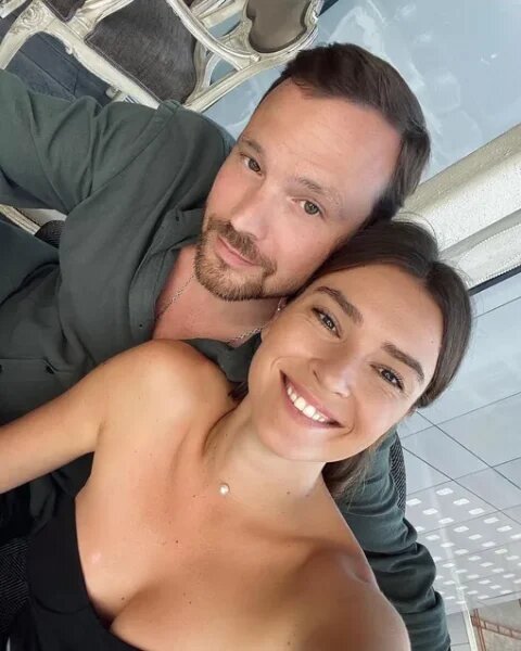    Алексей Чадов с женой. Фото: ТВЦ