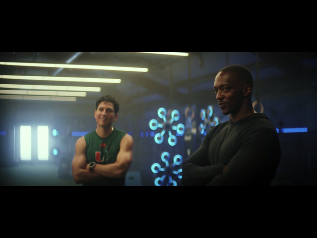 Так, кто у нас на первом плане, тот и главный