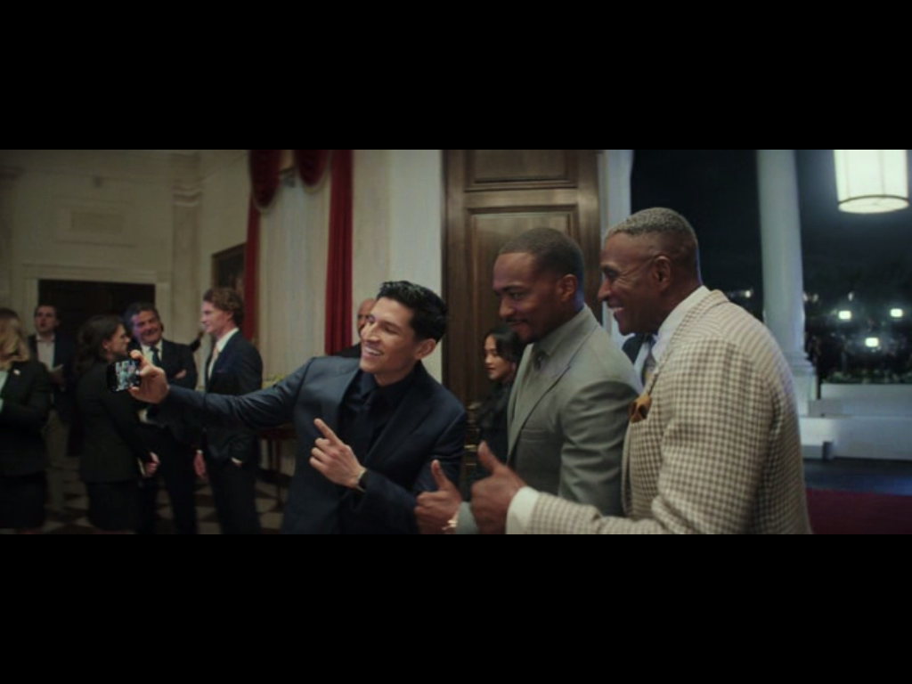 Так, кто у нас в центре, тот и главный