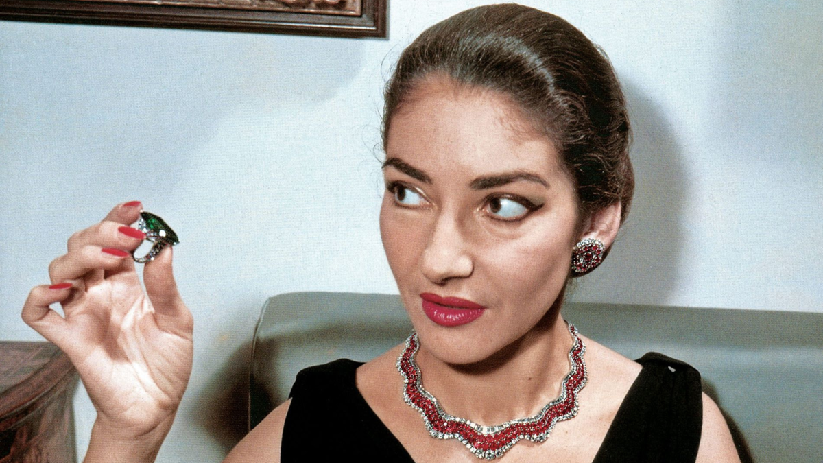 Мария Каллас с драгоценностями/